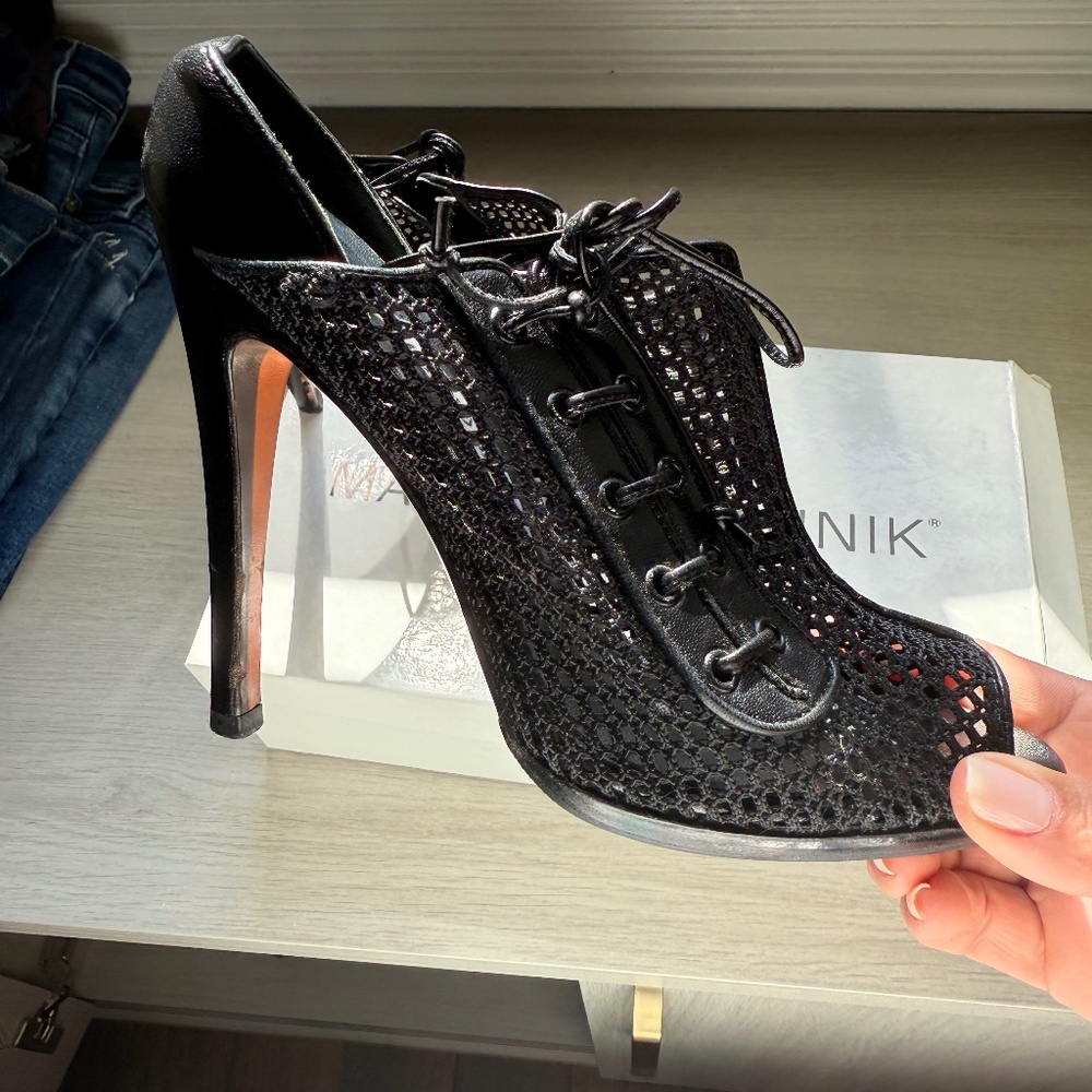 Manolo Blahnik Black size 6 heel